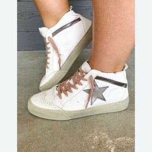 Shushop Paulina Bone Snake Hi Top Sneaker silver star Sz 8 pink laces